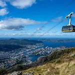 Roomsly - Cozy Hilltop Hideout In Central Bergen