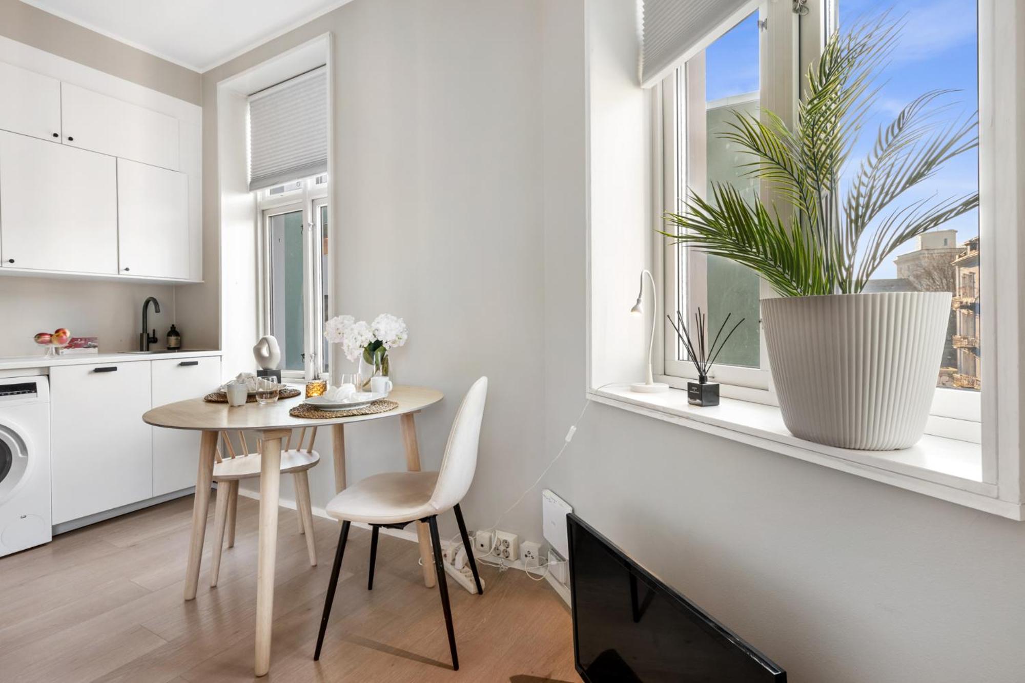 Apartment Roomsly - Cozy Hilltop Hideout In