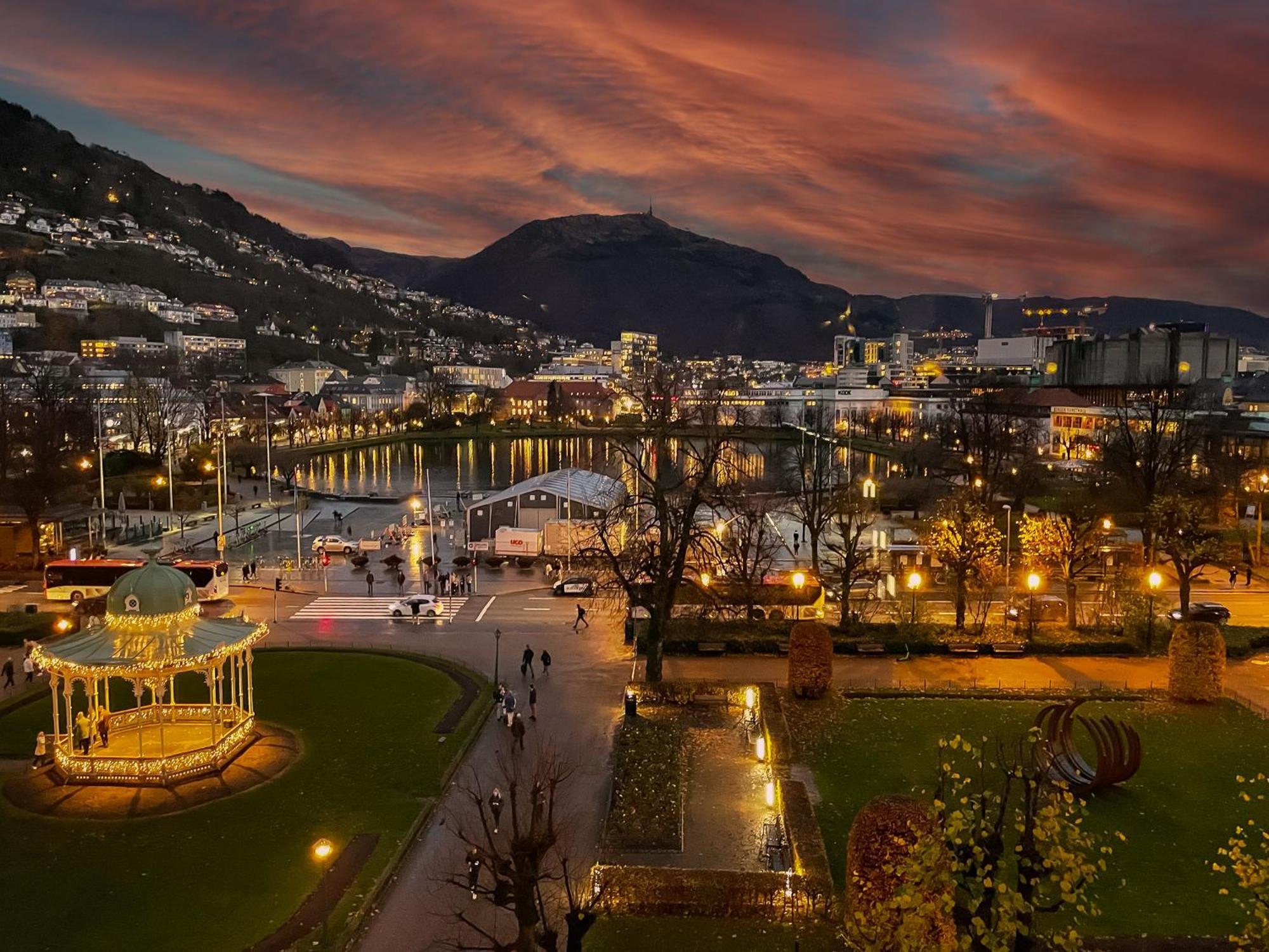Roomsly - Cozy Hilltop Hideout In Bergen